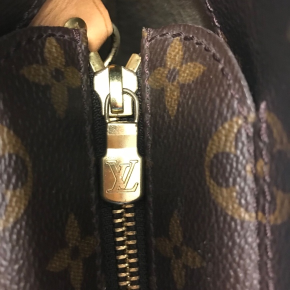 ❤️SOLD❤️Authentic Louis Vuitton Luco Tote - Picture 5 of 8